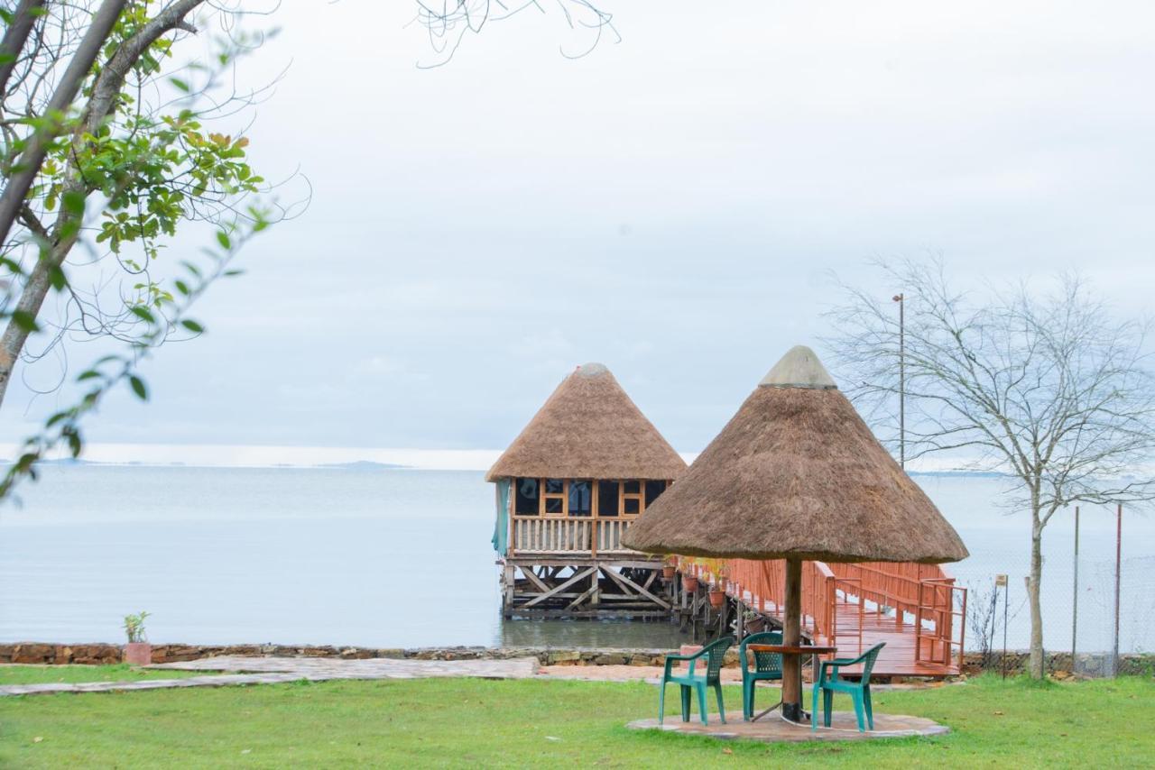 Mirembe Resort Beach Hotel Kalangala Exterior foto