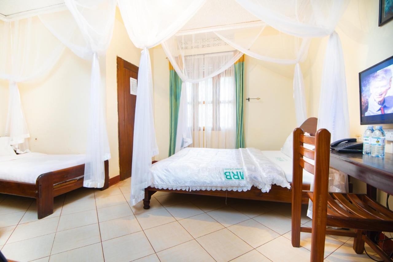 Mirembe Resort Beach Hotel Kalangala Exterior foto