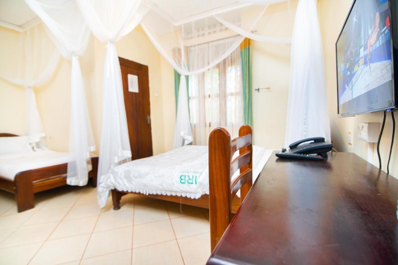 Mirembe Resort Beach Hotel Kalangala Exterior foto